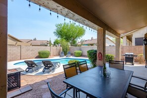 Casa, 3 habitaciones | Restaurante al aire libre