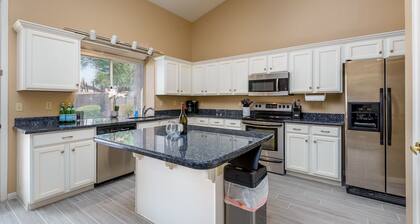 Casa Caliente 3 Bedroom Home by Redawning