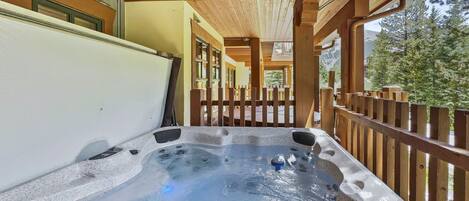 Townhome, 3 Bedrooms | Outdoor spa tub