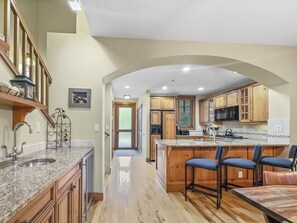 Townhome, 3 Bedrooms | Private kitchen | Fridge, oven, coffee/tea maker, toaster