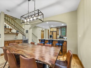 Casa de ciudad, 3 habitaciones | Restaurantes