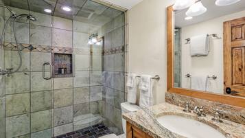 Lejlighed - 2 soveværelser | Badeværelse | Håndklæder, Shampoo