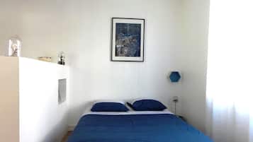 1 slaapkamer, een strijkplank/strijkijzer, reisbedje, gratis wifi