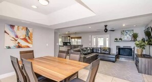 Interior - 4 bdr, Two Master suite, billiards & desert oasis pool (Scottsdale)