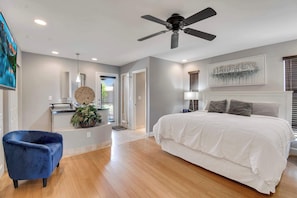 4 bedrooms, desk, iron/ironing board, WiFi