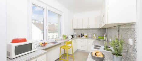 Fridge, microwave, oven, stovetop