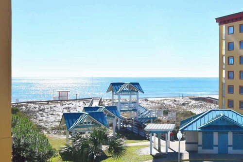 2 BR 2 BA Cottage Near Beach