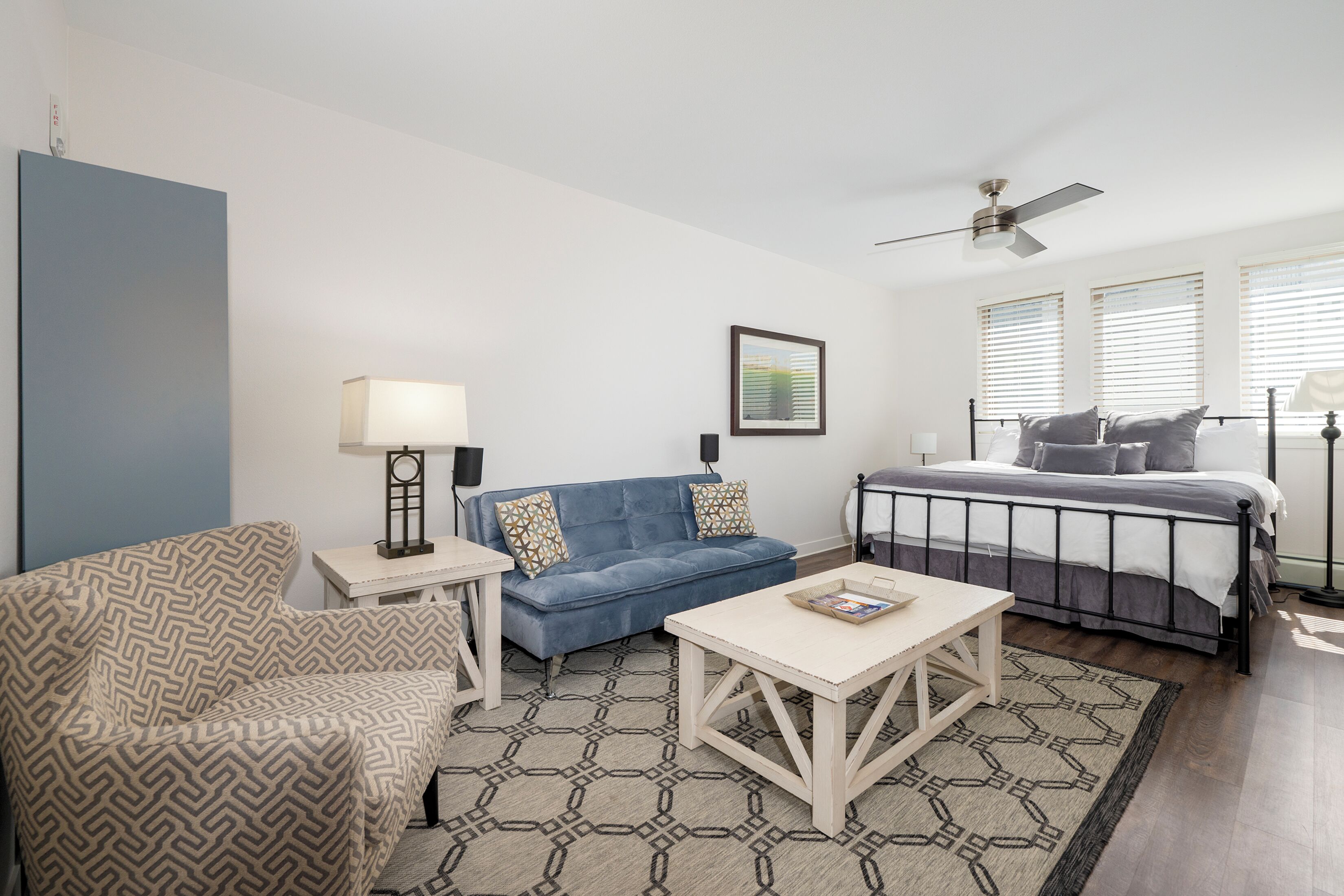 Iron/ironing board, Internet, bed sheets