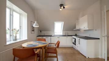 舒适公寓 | 私人厨房 | 冰箱、烤箱、洗碗机、厨具/餐具