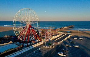 Point of interest - Steps to Beach, Boardwalk, Concerts, & Festivals. (Ocean City)