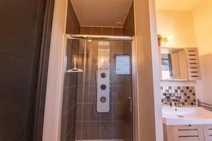Bathtub, hair dryer, towels
