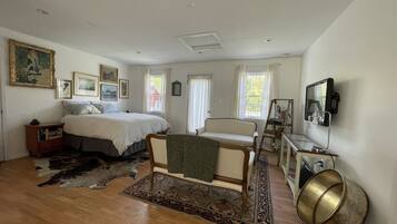 1 bedroom, in-room safe, desk, iron/ironing board