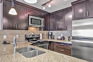 ثلاجة، ميكروويف، فرن، موقد طهي مسطح