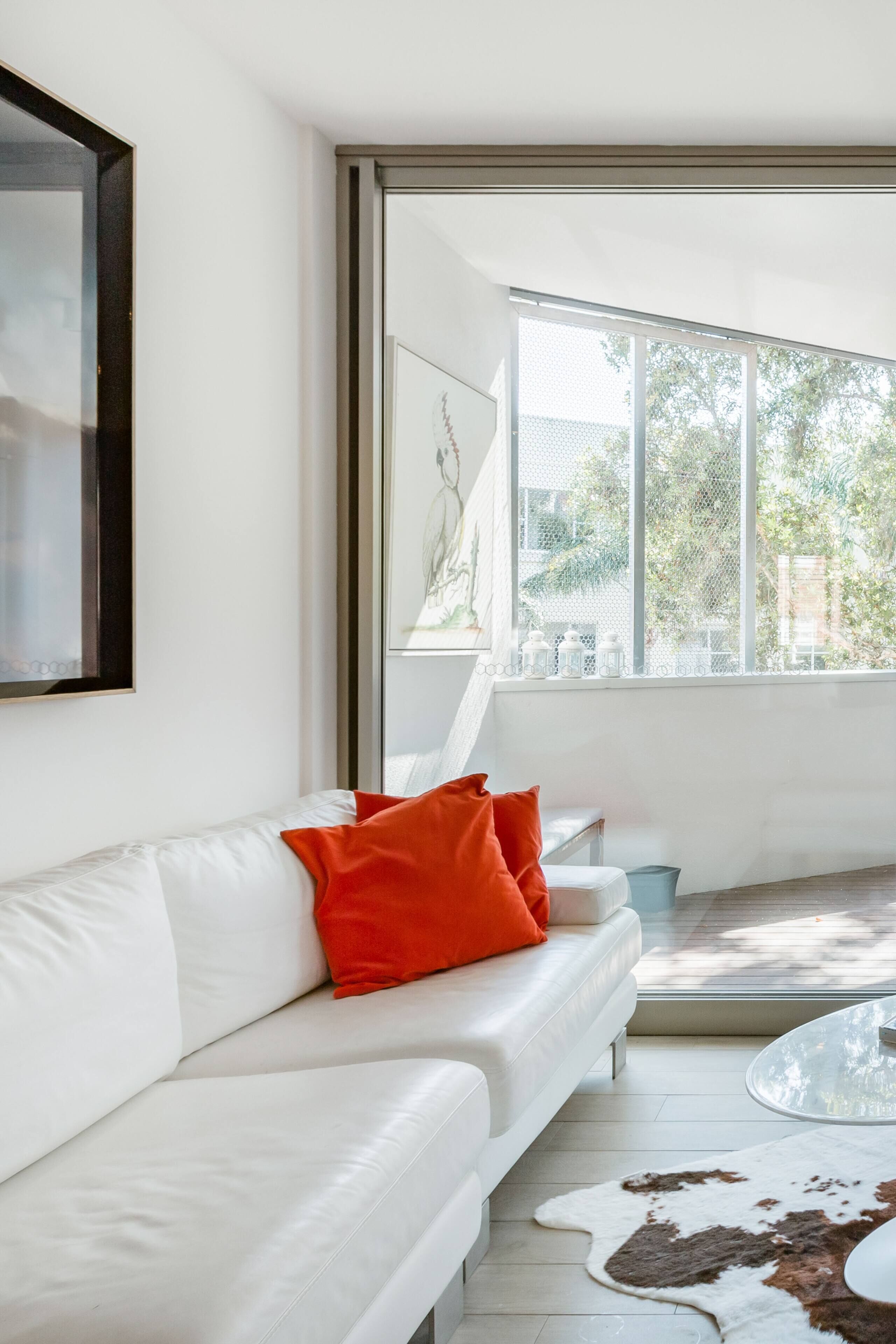 Urban Minimalist Apartment close to the Beach