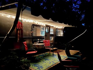 Terrace/patio - Sweet Vintage Camper in a Fun Farm Setting (Chickamauga)
