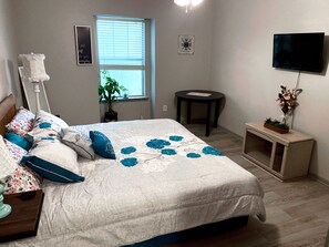 1 bedroom, iron/ironing board, free WiFi, bed sheets - Waterfall Side Retreat!  (Smyrna)