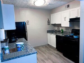 Fridge, microwave, oven, stovetop - Waterfall Side Retreat!  (Smyrna)