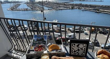 F2 Avec Terrasse et une vue Exceptionnelle sur le Port et le Môle