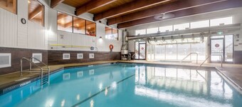 ⭐Plush⭐| Indoor Pool | Hot Tub | Beach | Tennis