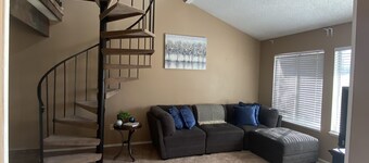 Contemporary Peaceful Getaway with Ample Parking