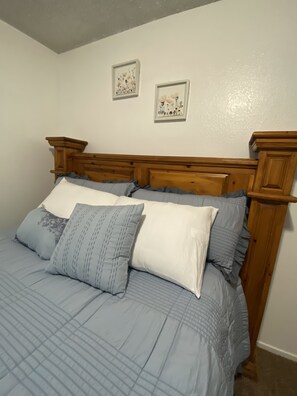 2 bedrooms, iron/ironing board, free WiFi, bed sheets