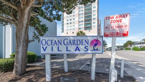 A sign for Ocean Garden Villas with a tow-away zone notice. - Ocean Garden Villas M2-2BR/2BA Oceanfront Condo in Crescent Beach (North Myrtle Beach)