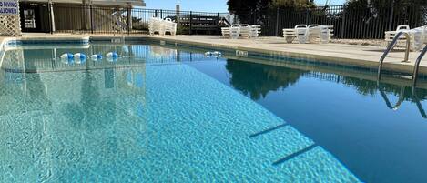 Außenpool, Liegestühle