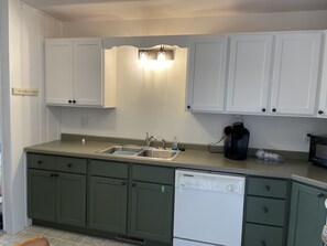 Fridge, microwave, oven, stovetop - Beautiful Lakefront Cottage! (Hancock)