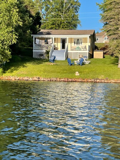 Beautiful Lakefront Cottage!