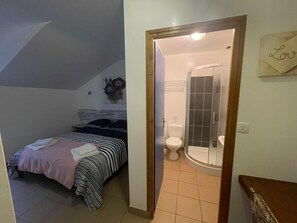 10 Schlafzimmer, Bügeleisen/Bügelbrett, Reisekinderbett