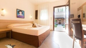 Double Room Single Use | In-room safe, desk, WiFi (free), bed sheets - Volito Hotel & Resort (Patu)