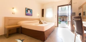 Chambre Double pour 1 personne | Coffres-forts dans les chambres, bureau, Wi-Fi gratuit, draps fournis