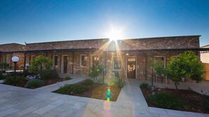 Exterior - Volito Hotel & Resort (Patu)
