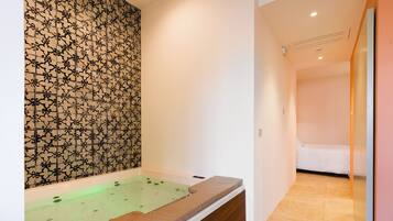 In-room safe, desk, free WiFi, bed sheets