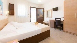 Double or Twin Room | In-room safe, desk, WiFi (free), bed sheets - Volito Hotel & Resort (Patu)