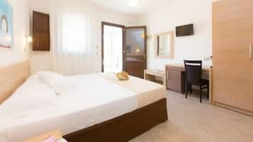 Camera con letto matrimoniale o 2 letti singoli | Una cassaforte in camera, una scrivania, Wi-Fi gratuito, lenzuola