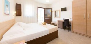 Double or Twin Room | In-room safe, desk, free WiFi, bed sheets - Volito Hotel & Resort (Patu)