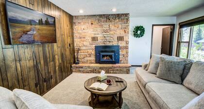 New Listing! In Town- Geyser Getaway