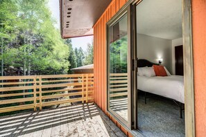 4 bedrooms, travel crib, WiFi, bed sheets