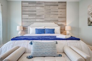 3 bedrooms, in-room safe, desk, iron/ironing board - Luxury 3BR with Downtown Views, Near All Houston Stadiums (Houston)