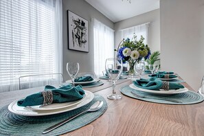 Dining - Luxury Home Away From Home ~ Perfect For Getaway ~ Ideal For Long Stays (Houston)