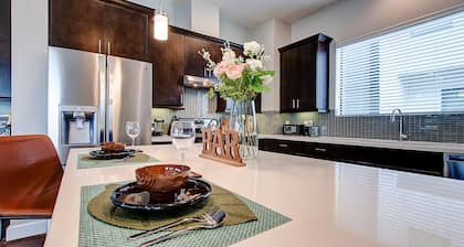 Luxury Home Away From Home ~ Perfect For Getaway ~ Ideal For Long Stays