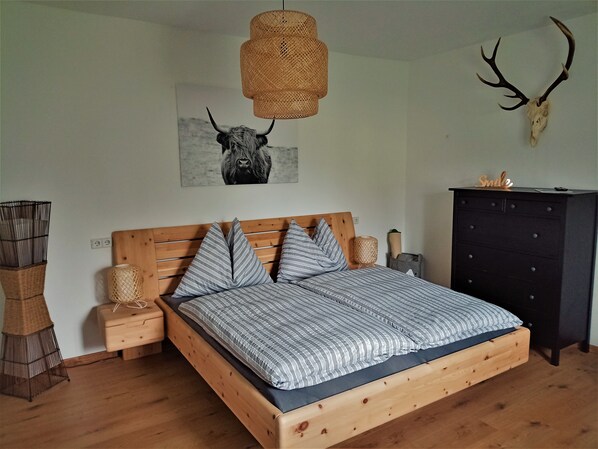 2 bedrooms, iron/ironing board, WiFi