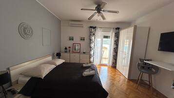 1 bedroom, iron/ironing board, internet, bed sheets