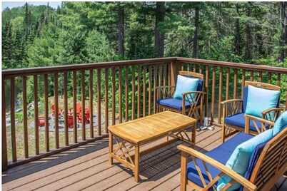 Forest Lake Retreat-6BR Waterfront Cottage