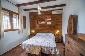 4 slaapkamers, een strijkplank/strijkijzer, gratis wifi, beddengoed