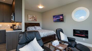 1 bedroom, iron/ironing board, travel cot, free WiFi