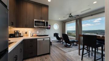 Fridge, microwave, stovetop, dishwasher