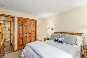 2 bedrooms, iron/ironing board, travel cot, free WiFi