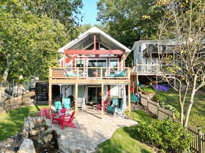 Exterior - Beautiful Home Right On Lake Hamilton!  HOT TUB! Covered Boat Slip! Waterfall!! (Hot Springs)